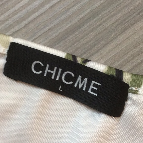 Jump suit, floral print , super cute! - Picture 3 of 3